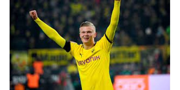 Håland lob et double coup